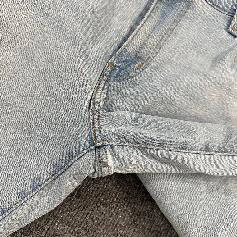 Levi’s women’s Mid Rise Boyfriend Jeans Light Wash Loose Fit Tapered Denim 33 - Picture 5 of 8